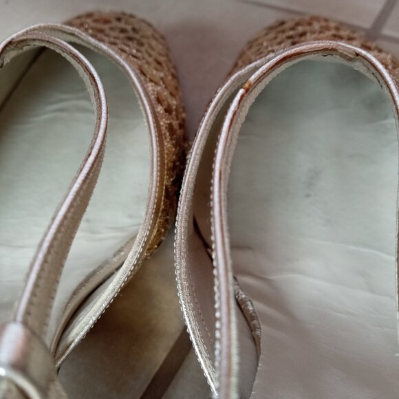 VINTAGE GOLD LAMÉ & SEQUIN SHOE - Picture 6 of 14